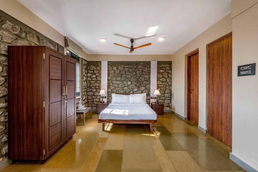 Stone Mansion By Phoenix Stays Igatpuri Luaran gambar
