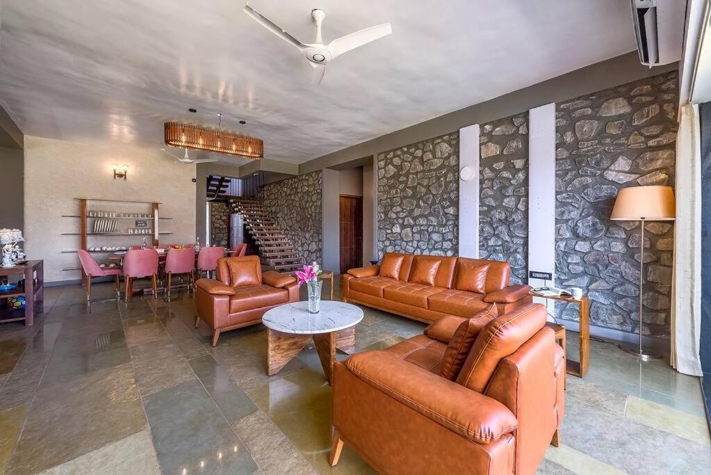 Stone Mansion By Phoenix Stays Igatpuri Luaran gambar