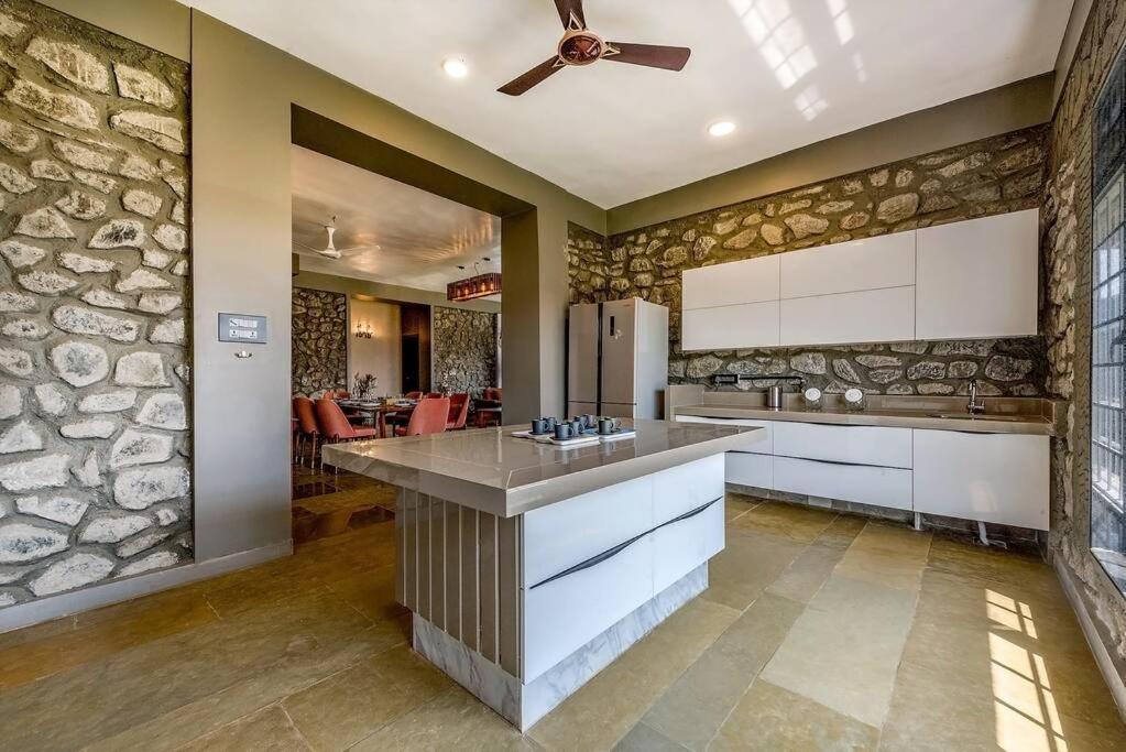 Stone Mansion By Phoenix Stays Igatpuri Luaran gambar
