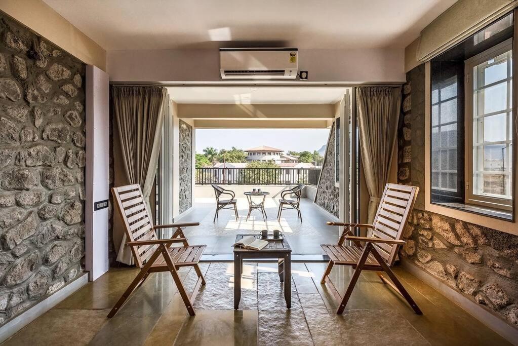 Stone Mansion By Phoenix Stays Igatpuri Luaran gambar